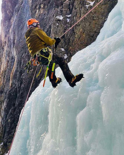 C60F3247-F613-4062-A273-97424EE02172